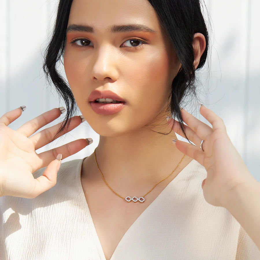 Geometric Link Diamond Necklace in Yellow Gold – Modern Chic Style
