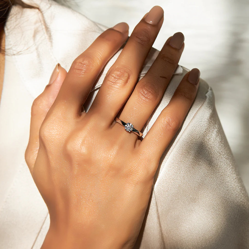 White Gold Solitaire Ring for Women – Faceted Band Design with Lab-Grown Diamond