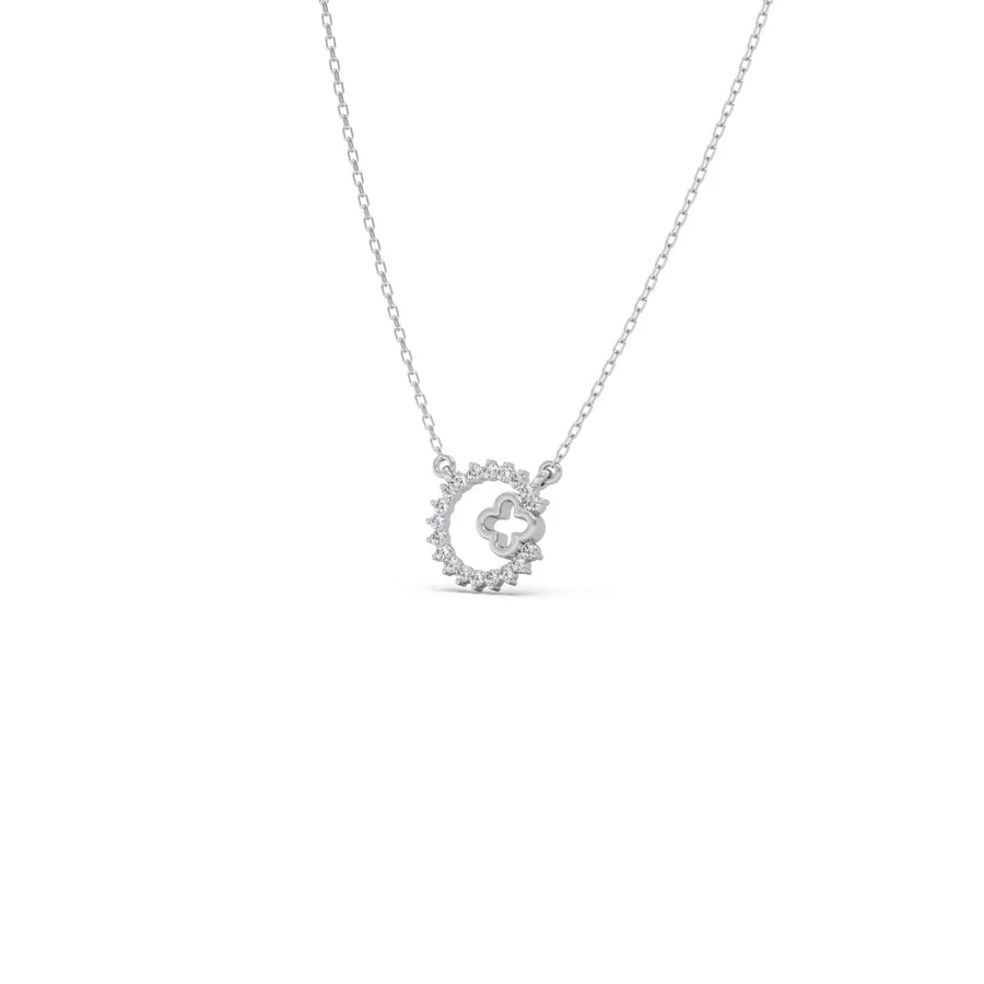 Diamond Circle Necklace with Clover Cutout – Elegant Pendant in Yellow Gold