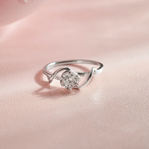 Floral Diamond Solitaire Ring in Yellow Gold – Delicate & Unique Design