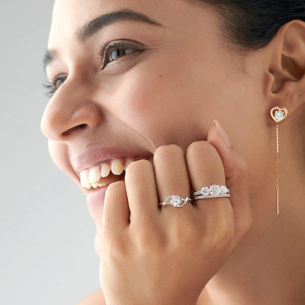 Floral Diamond Solitaire Ring in Yellow Gold – Delicate & Unique Design