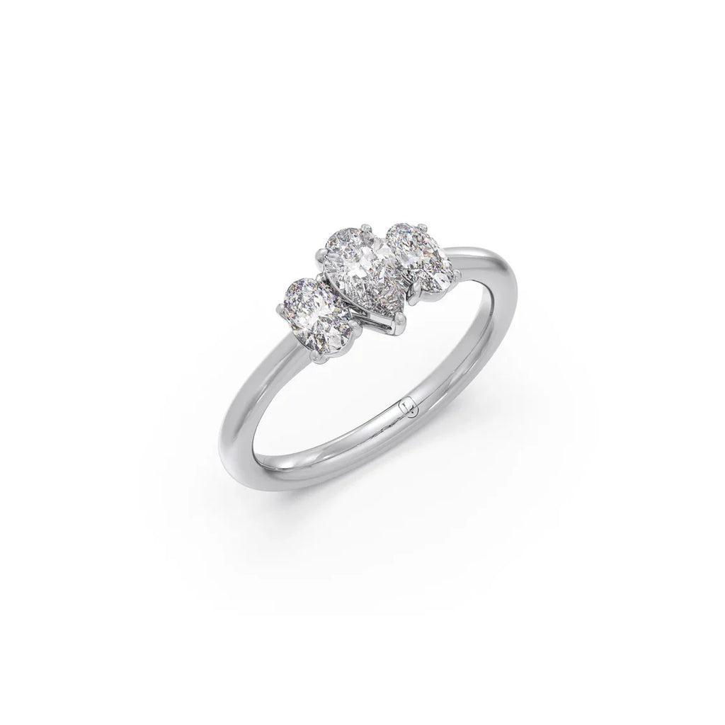 Three Oval Diamond Ring in Yellow Gold – Classic & Elegant Design