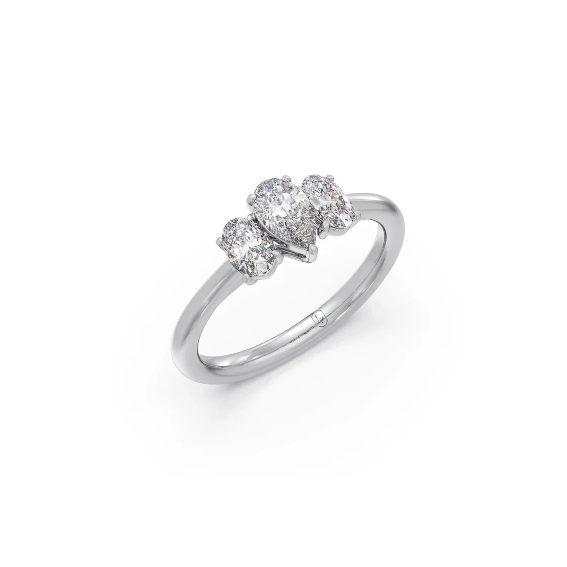 Three Oval Diamond Ring in Yellow Gold – Classic & Elegant Design
