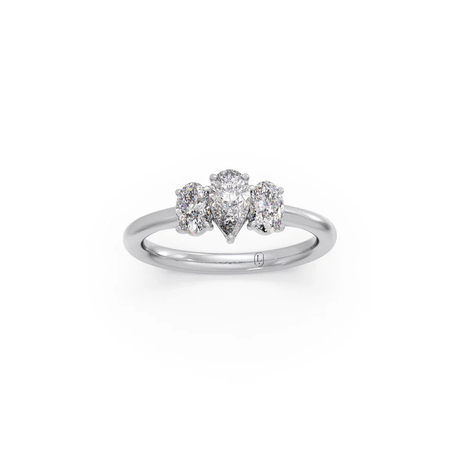 Three Oval Diamond Ring in Yellow Gold – Classic & Elegant Design