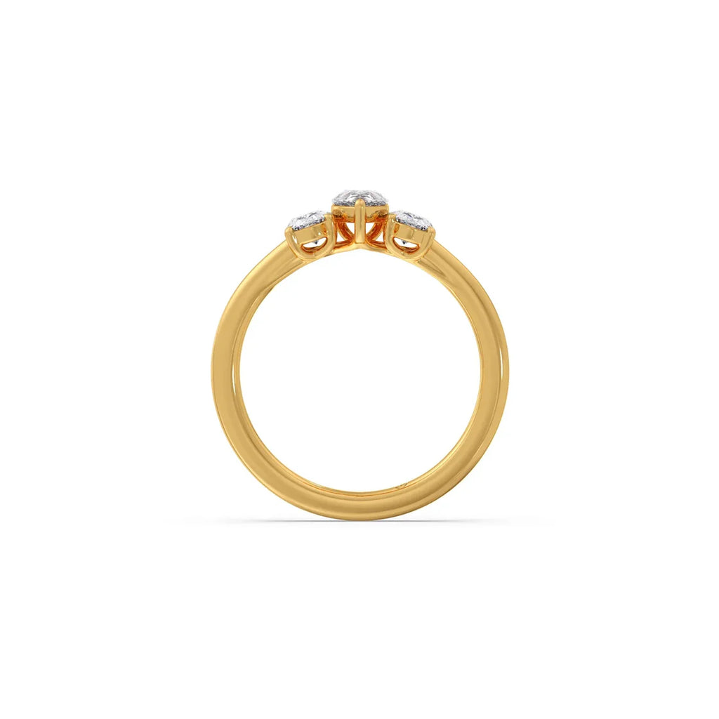 Three Oval Diamond Ring in Yellow Gold – Classic & Elegant Design