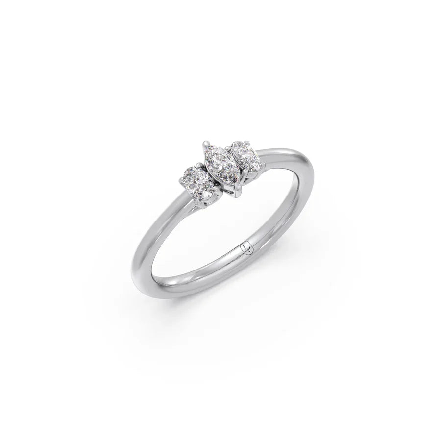 Three-Stone Diamond Ring in Yellow Gold – Pear-Shaped Diamonds