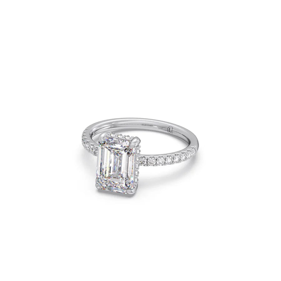 Emerald-Cut Diamond Solitaire Ring in Yellow Gold – Classic Elegant Engagement Style
