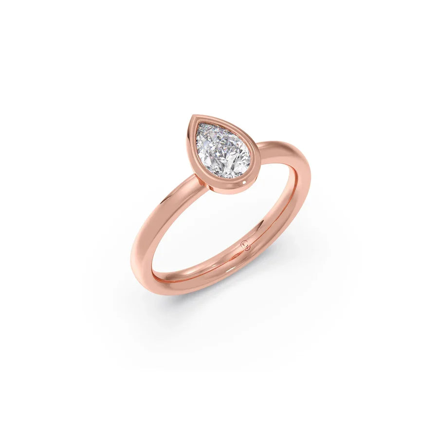 Pear-Shaped Diamond Solitaire Ring in Yellow Gold – Elegant Engagement Ring