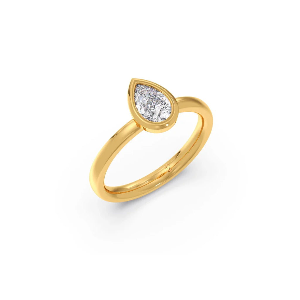 Pear-Shaped Diamond Solitaire Ring in Yellow Gold – Elegant Engagement Ring