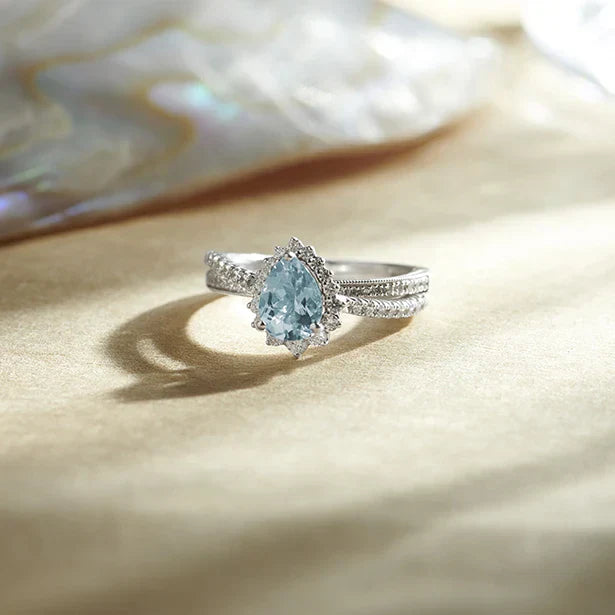 Teardrop Blue Gemstone Ring in Yellow Gold – Elegant Statement Ring with Diamonds