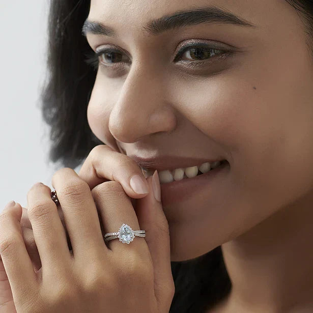 Teardrop Blue Gemstone Ring in Yellow Gold – Elegant Statement Ring with Diamonds
