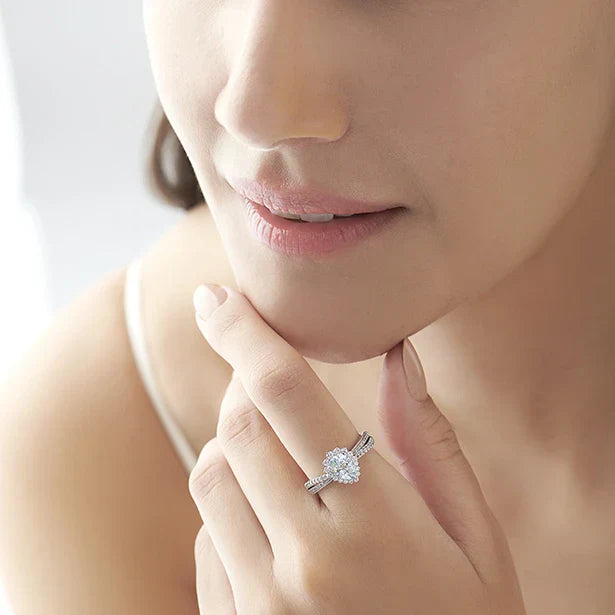 Teardrop Blue Gemstone Ring in Yellow Gold – Elegant Statement Ring with Diamonds
