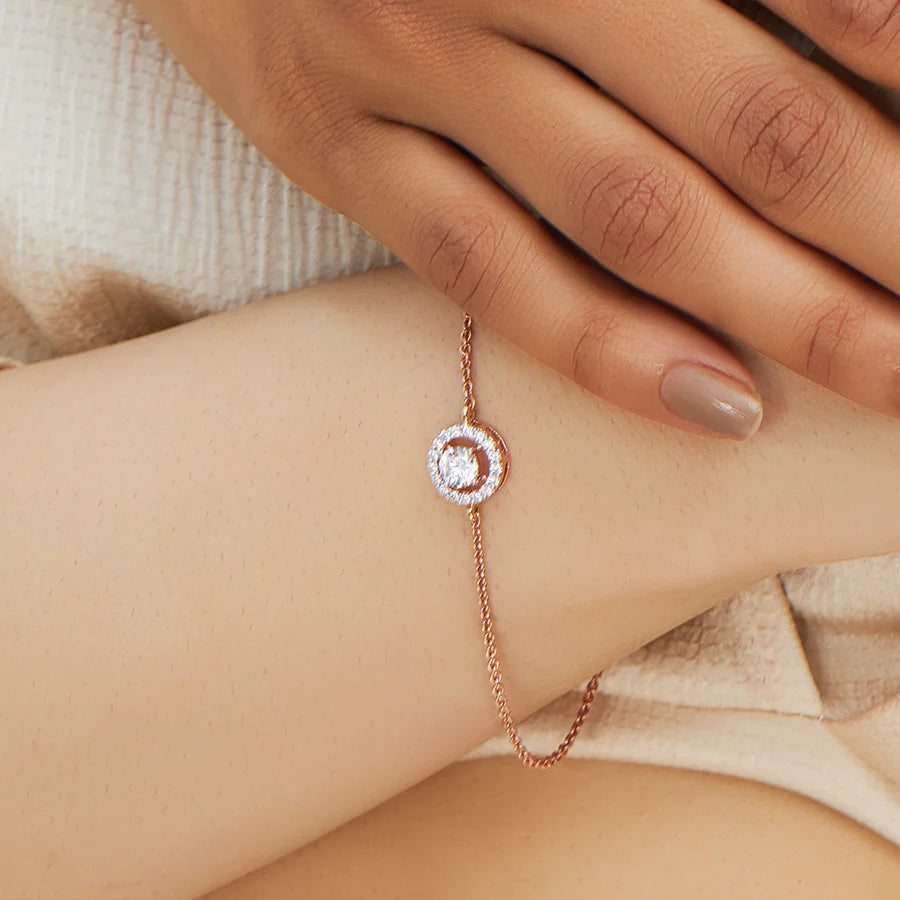 Round Halo Diamond Bracelet in Yellow Gold – Classic Circle Charm