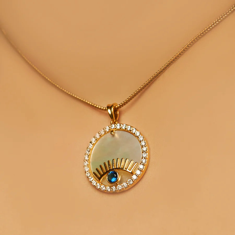Elegant Loop Pendant – Stylish White Gold Statement Jewelry
